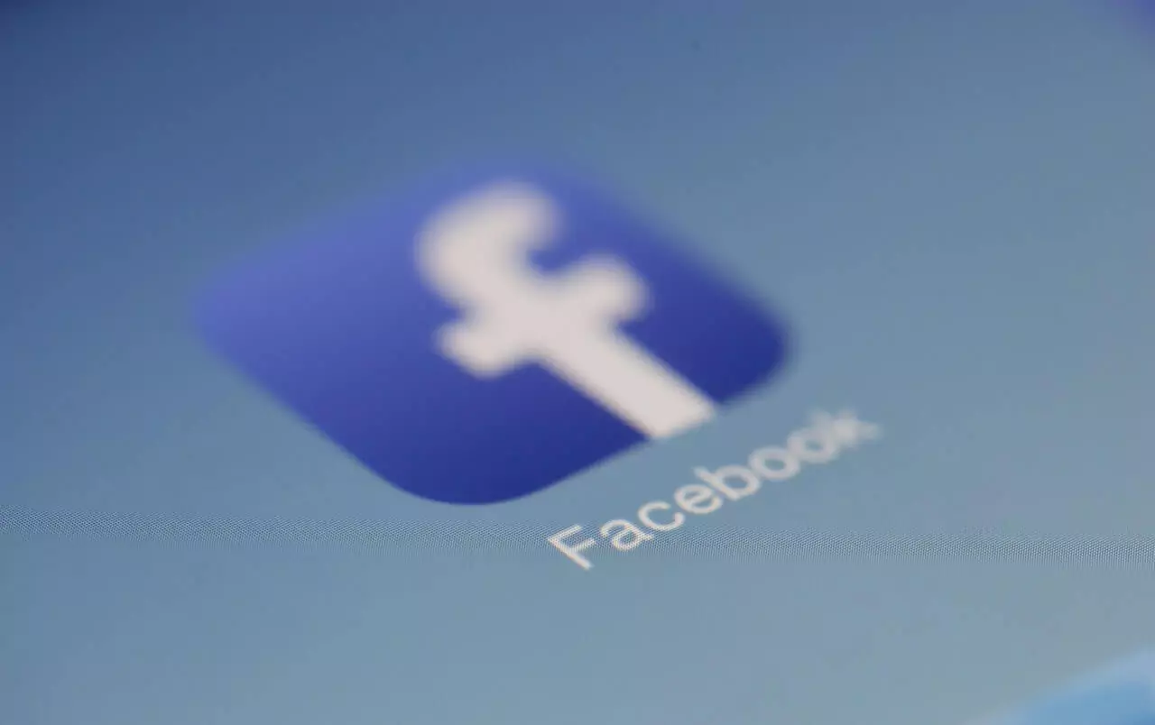 How Facebook and Google Ads reach audiences