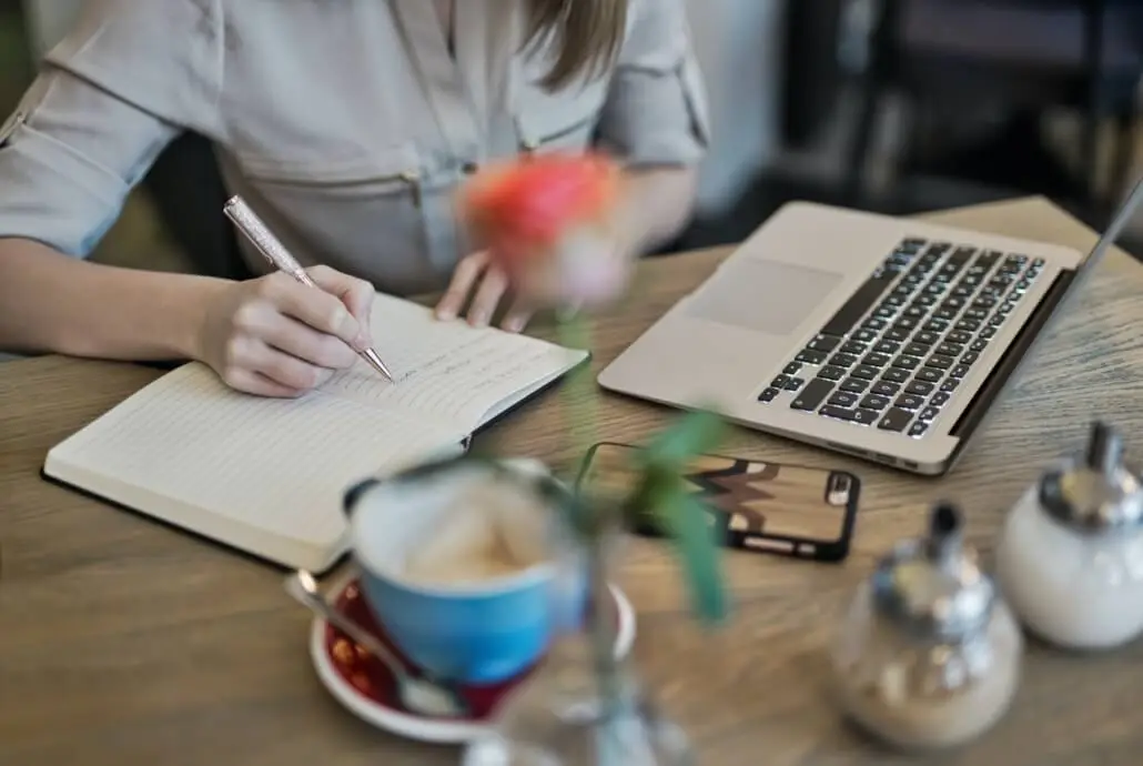Expert content writers supporting manufacturing growth