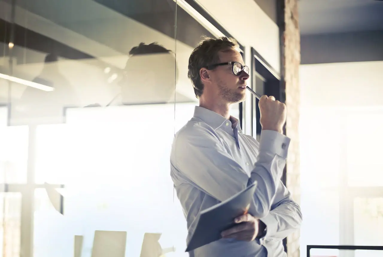 Comparison of traditional SEO and answer engine optimization strategies