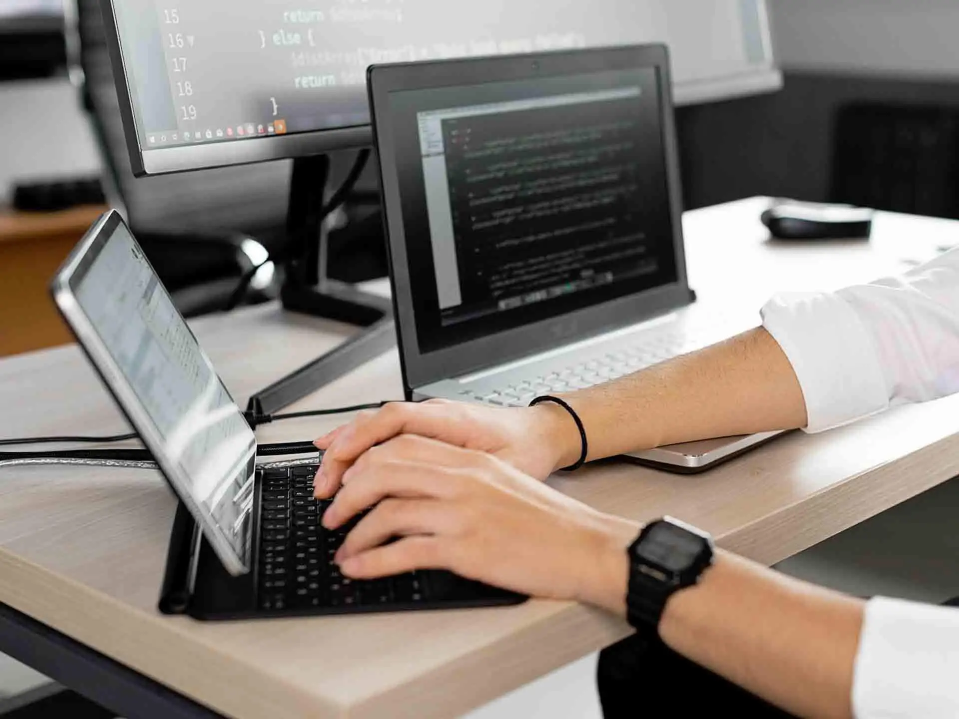 Guide to Why Generic Stock Photos Damage B2B Tech Brand Credibility