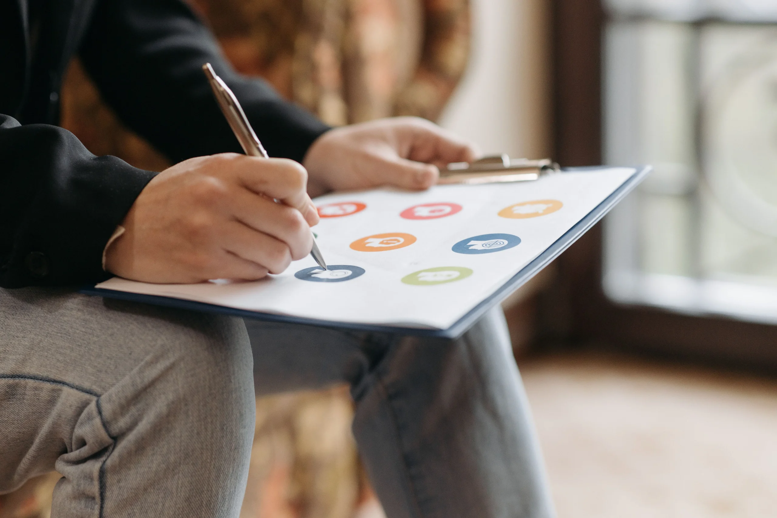 A person grading vendor performance metrics on a clipboard checklist